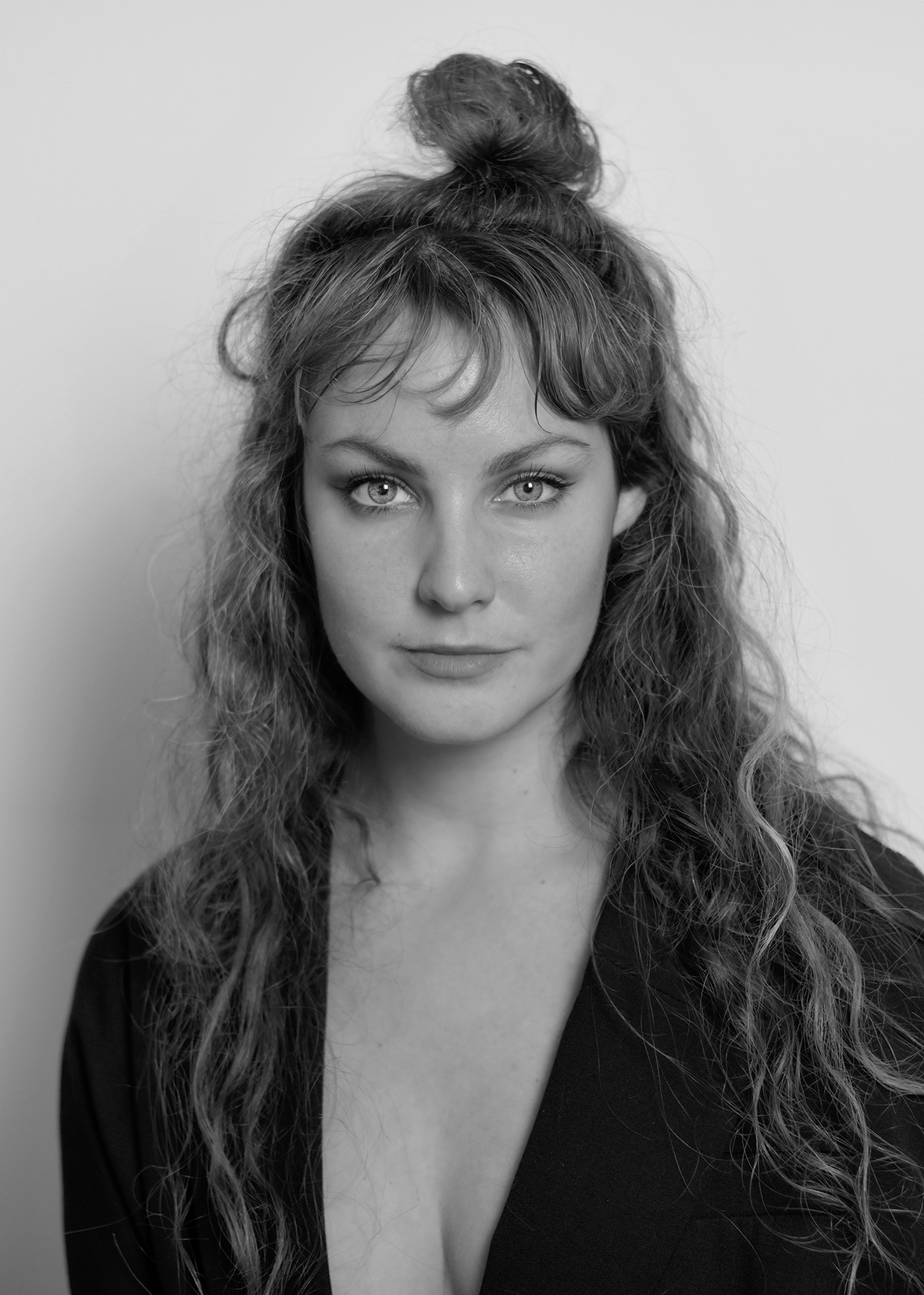 Black and white portrait of Bernarda Conic, artist name Nibera Visuals.